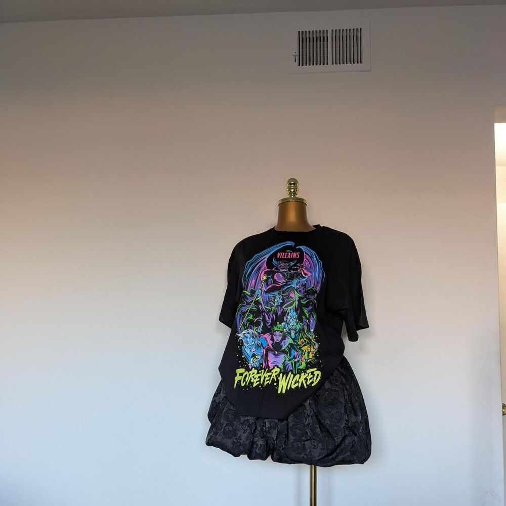 NWT Disney Villains Forever Wicked Cotton  Black Graphic T-Shirt S